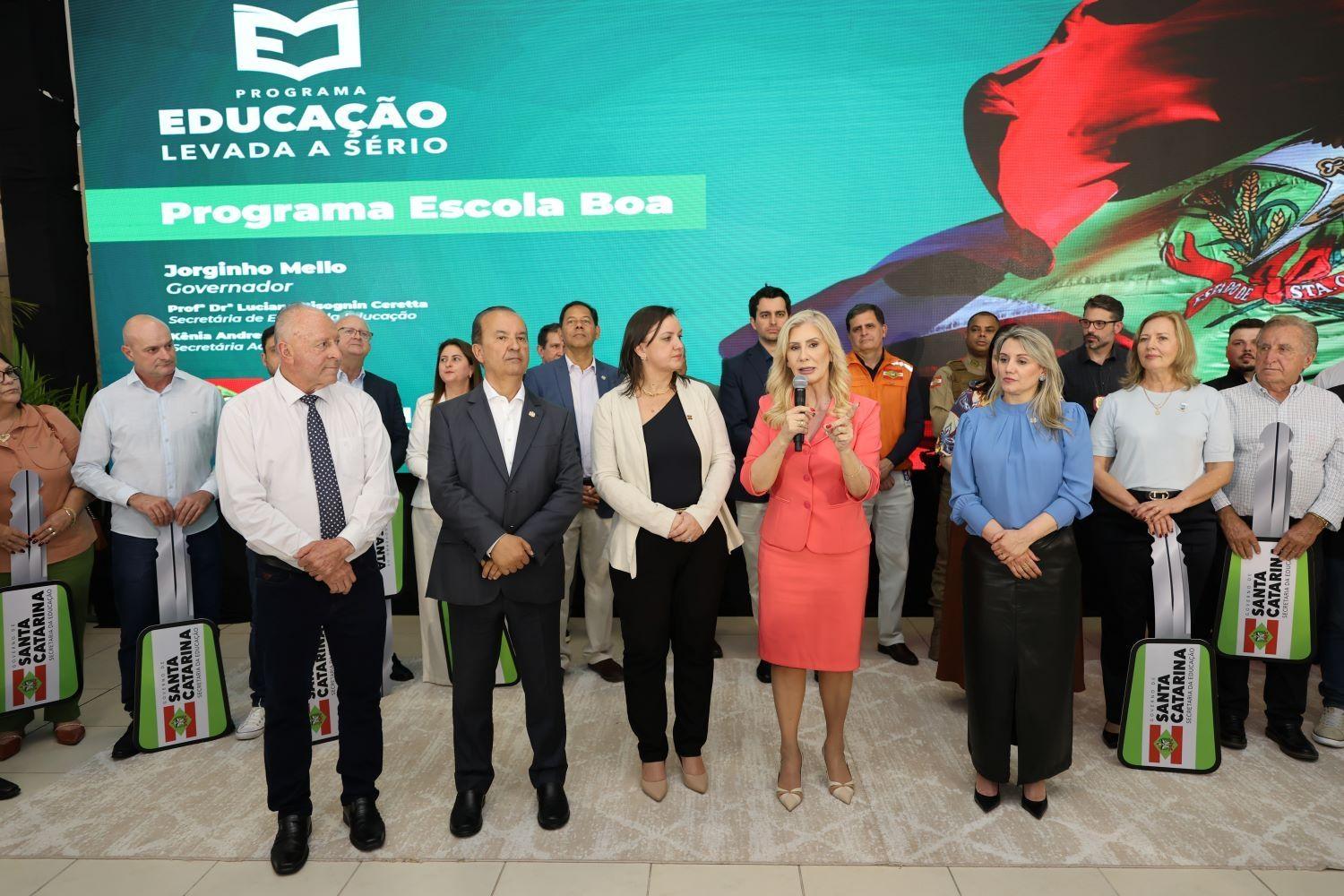 Alto Vale recebe cinco novos ônibus escolares 